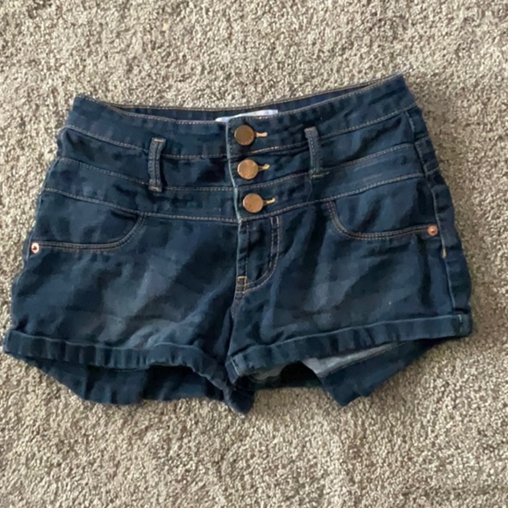 No boundaries Size 3, jean shorts.